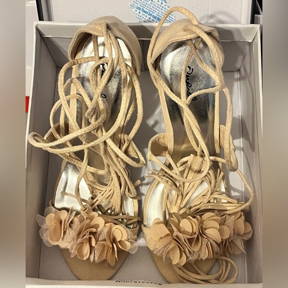 NEW- Qupid Floral Tie/Lace Up Suede Heels SIZE: 8 COLOR: Nude - Picture 2 of 13